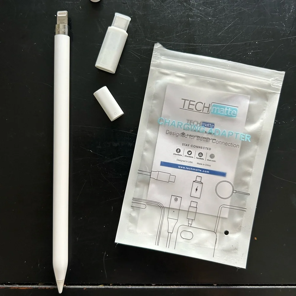7th Gen iPad Bundle with keyboard and pencil - Picture 5 of 10